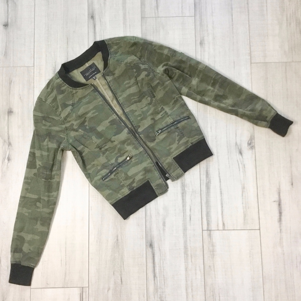 Sanctuary Camo bomber jacket  SZ XS